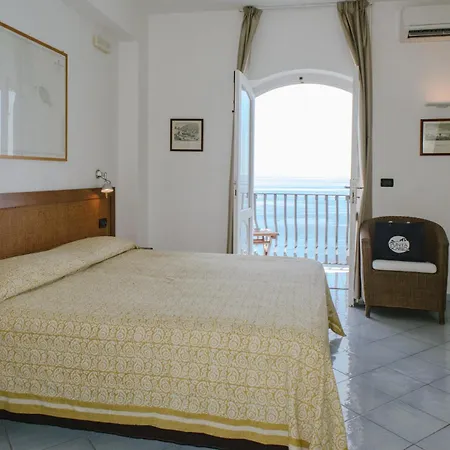 Punta Scario Hotel Malfa (Salina)