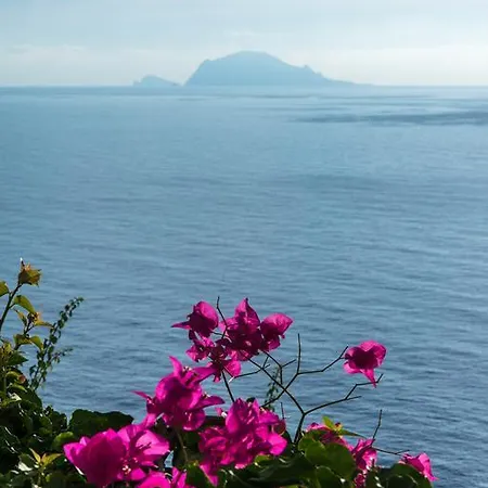Punta Scario 3* Malfa (Salina)