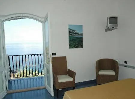 Punta Scario 3* Malfa (Salina)