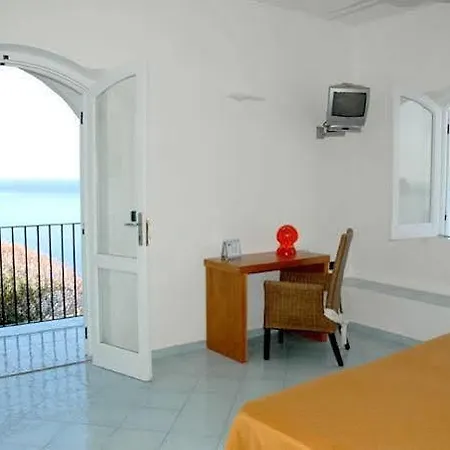 Punta Scario Malfa (Salina)