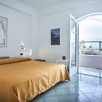 Punta Scario 3* Malfa (Salina)